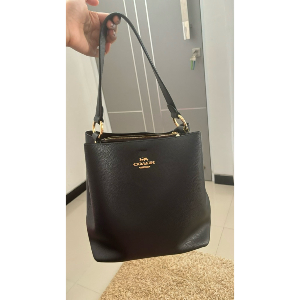 [Preloved] Coach Town Bucket Bag - Black Oxblood