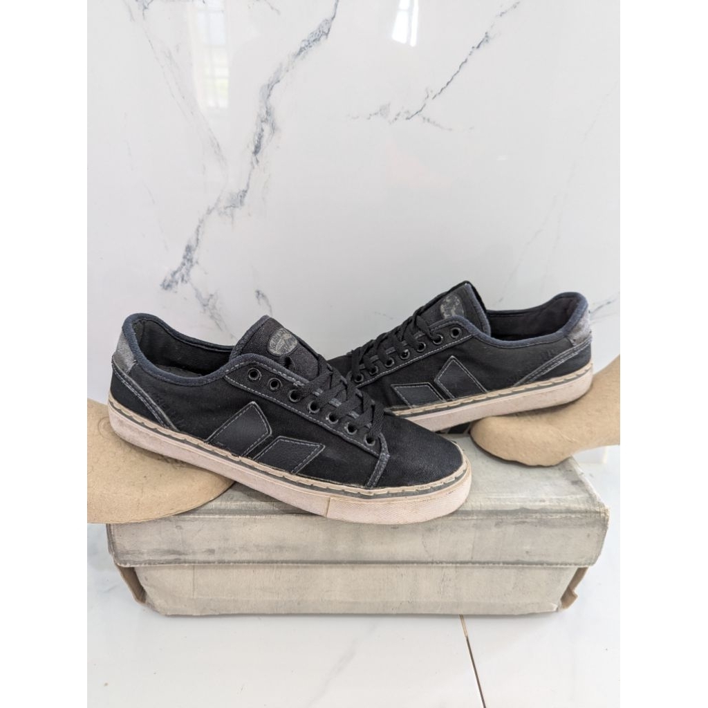 Macbeth James Black Cement (41 fit 42)