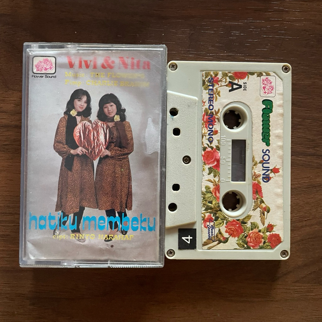 Kaset pita - Vivi & Nita - Hatiku membeku