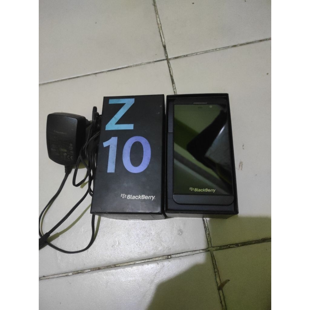 handphone blackberry Z 10