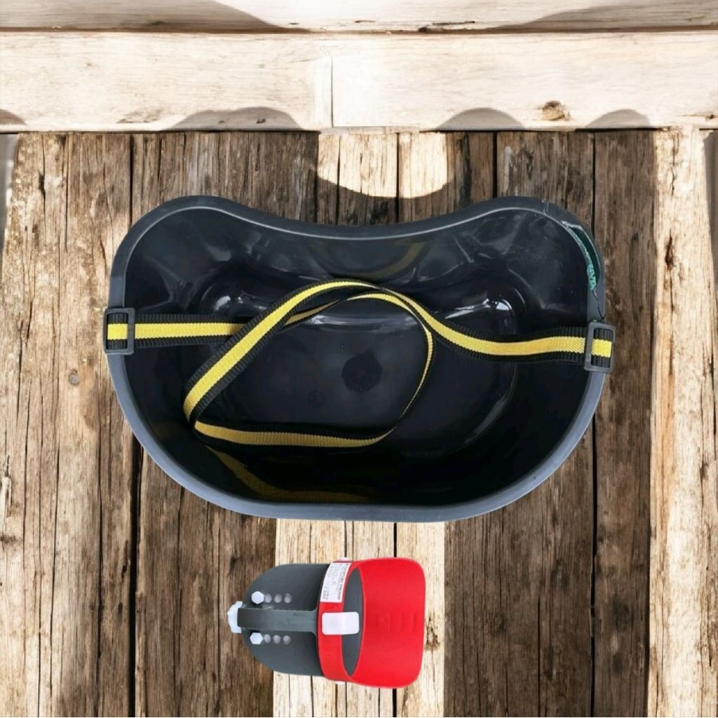 ember gendong + alat ukur _ ember penabur pupuk gendong