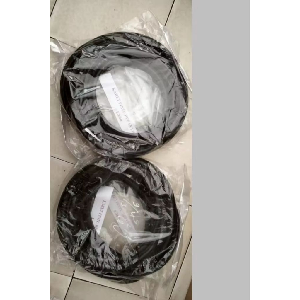 KARET PINTU DEPAN MOBIL L300