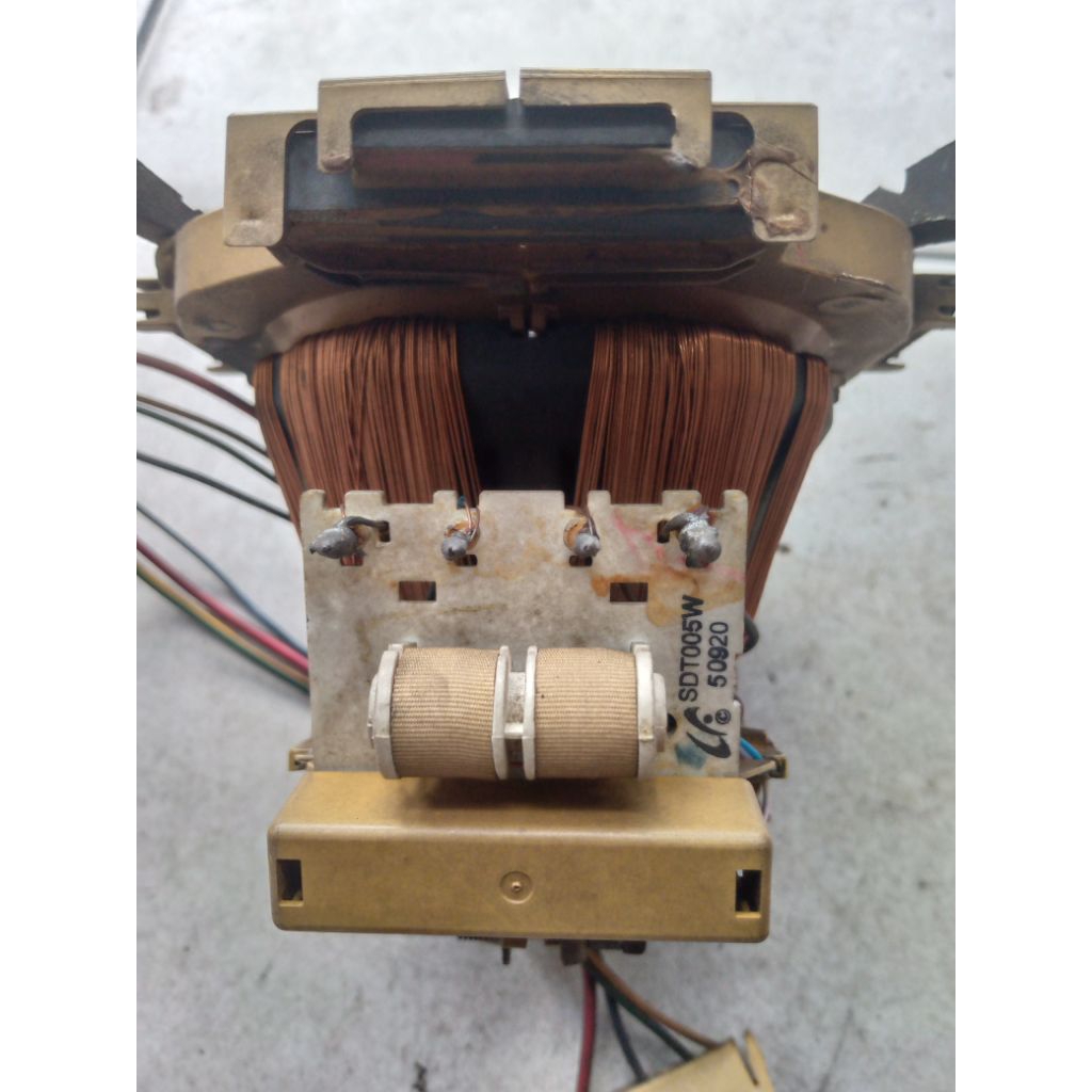 Yoke, konde TV tabung flat 21inc merk Sanyo, normal.