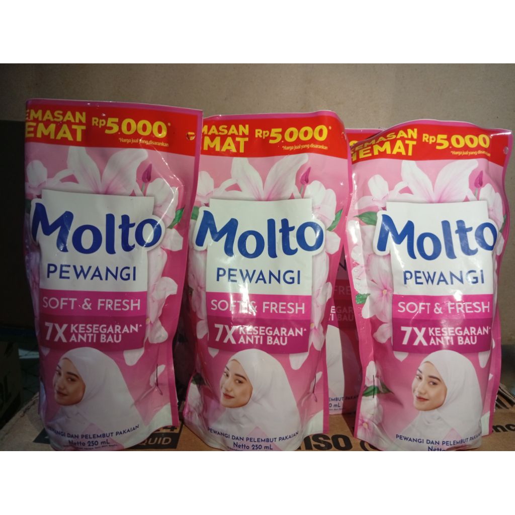 Molto pewangi 250 ml