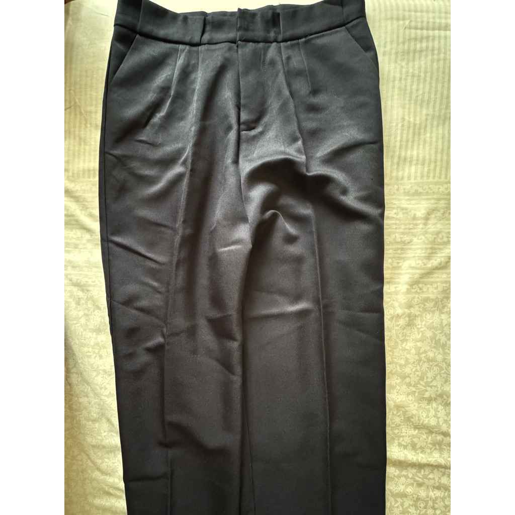 PRELOVED CELANA HITAM