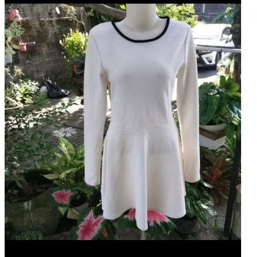 Mini dress putih lengan panjang preloved
