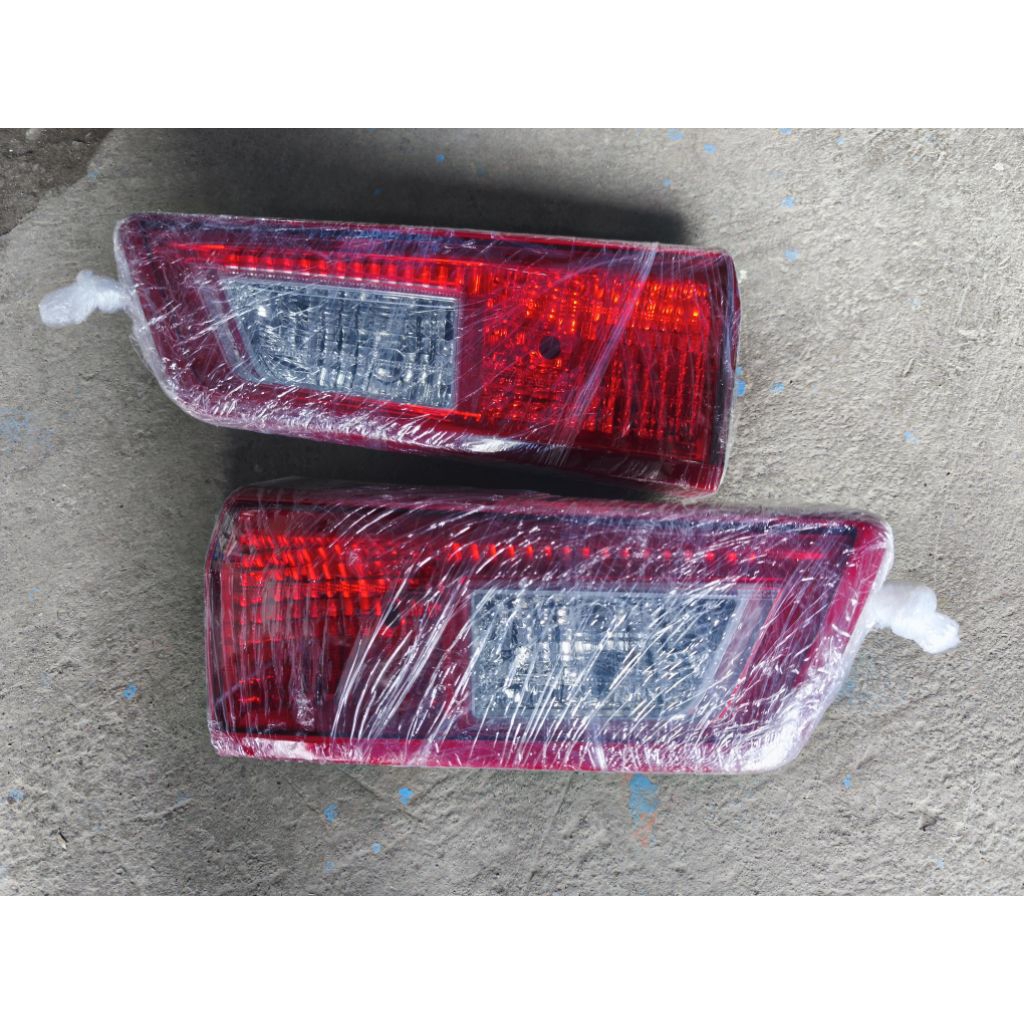 lampu begasi belakang toyota innova reborn original