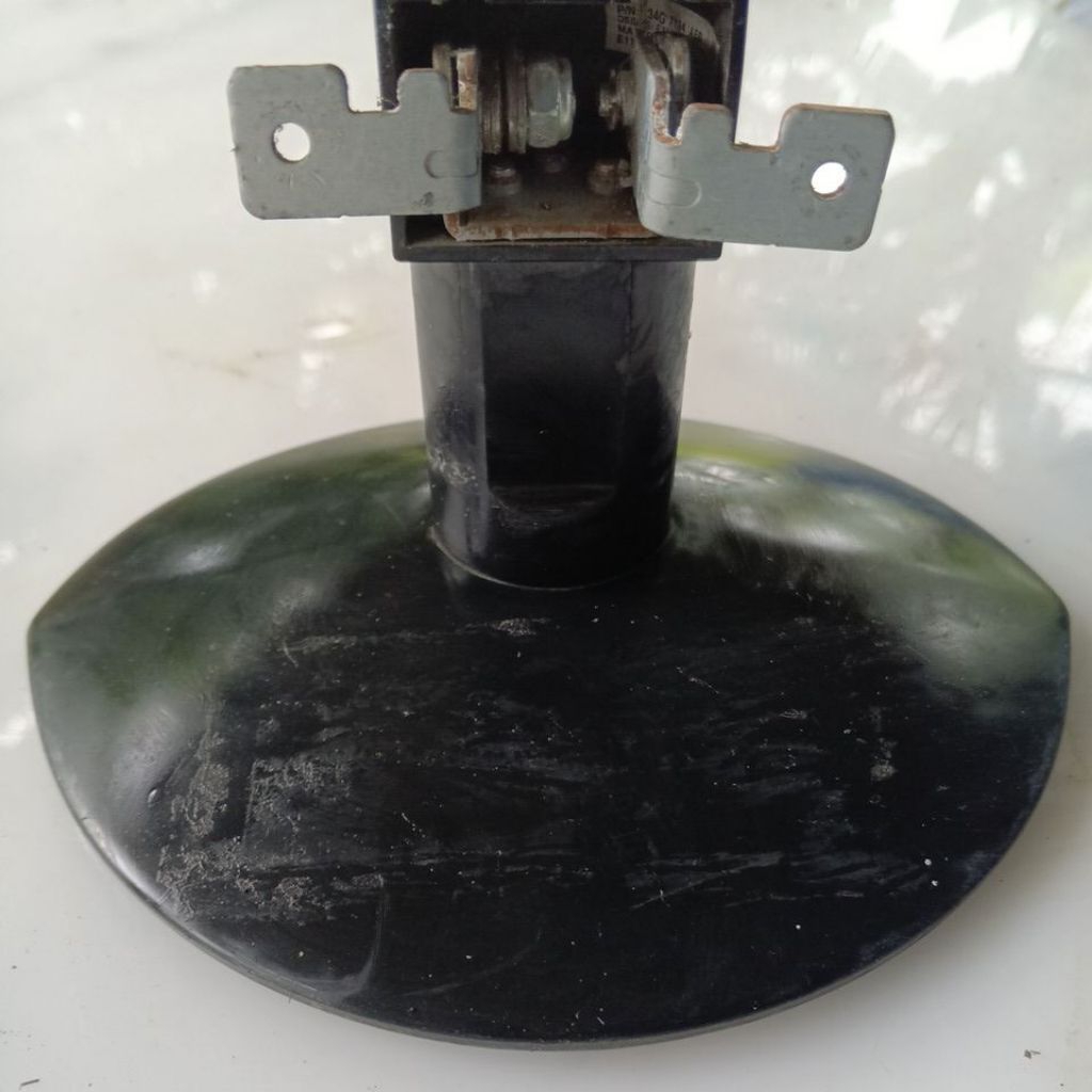 Kaki monitor AOC E1621WB