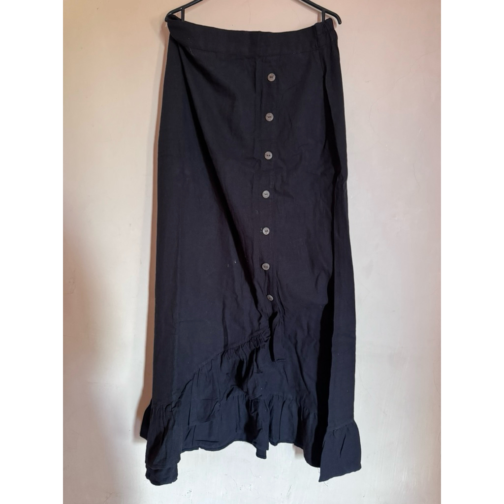 preloved rok hitam ruffle rok hitam kancing prelovek rok hitam rok linen