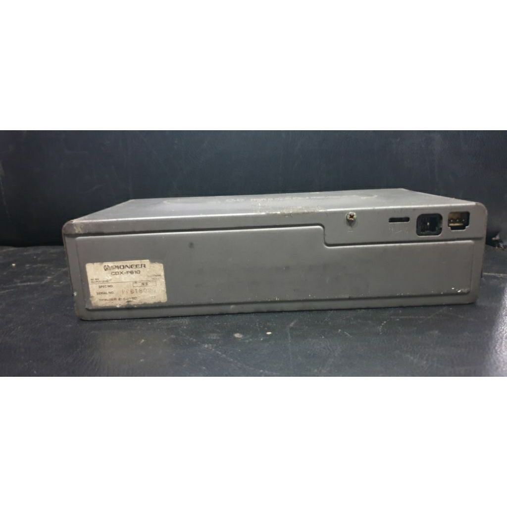 CD changer audio mobil jadul Pioneer CDX-P610 kondisi tidak nyala