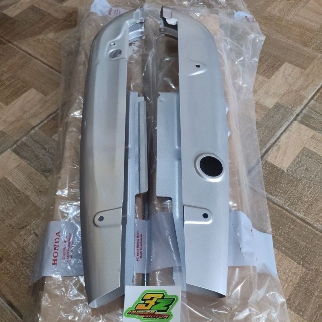 Chain case cover tutup pelindung rantai ketengkas Karisma D X 125 KPH silver original AHM nos