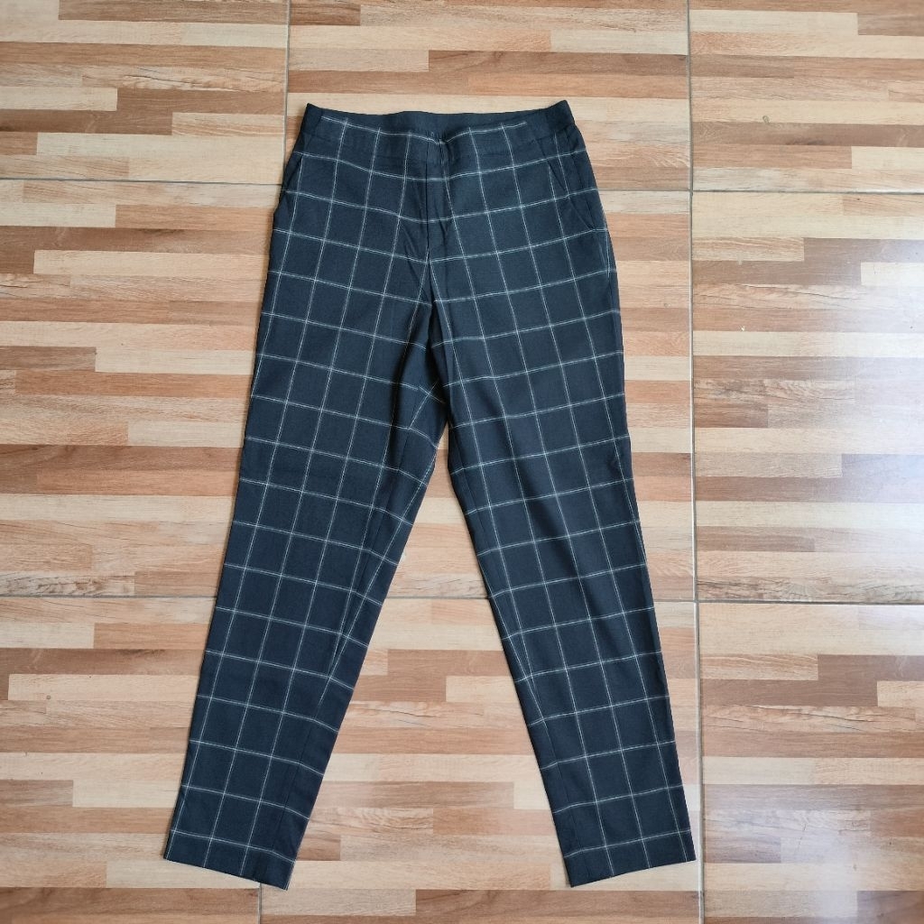 Uniqlo Celana Formal Casual Tartan Kotak Kotak Wanita