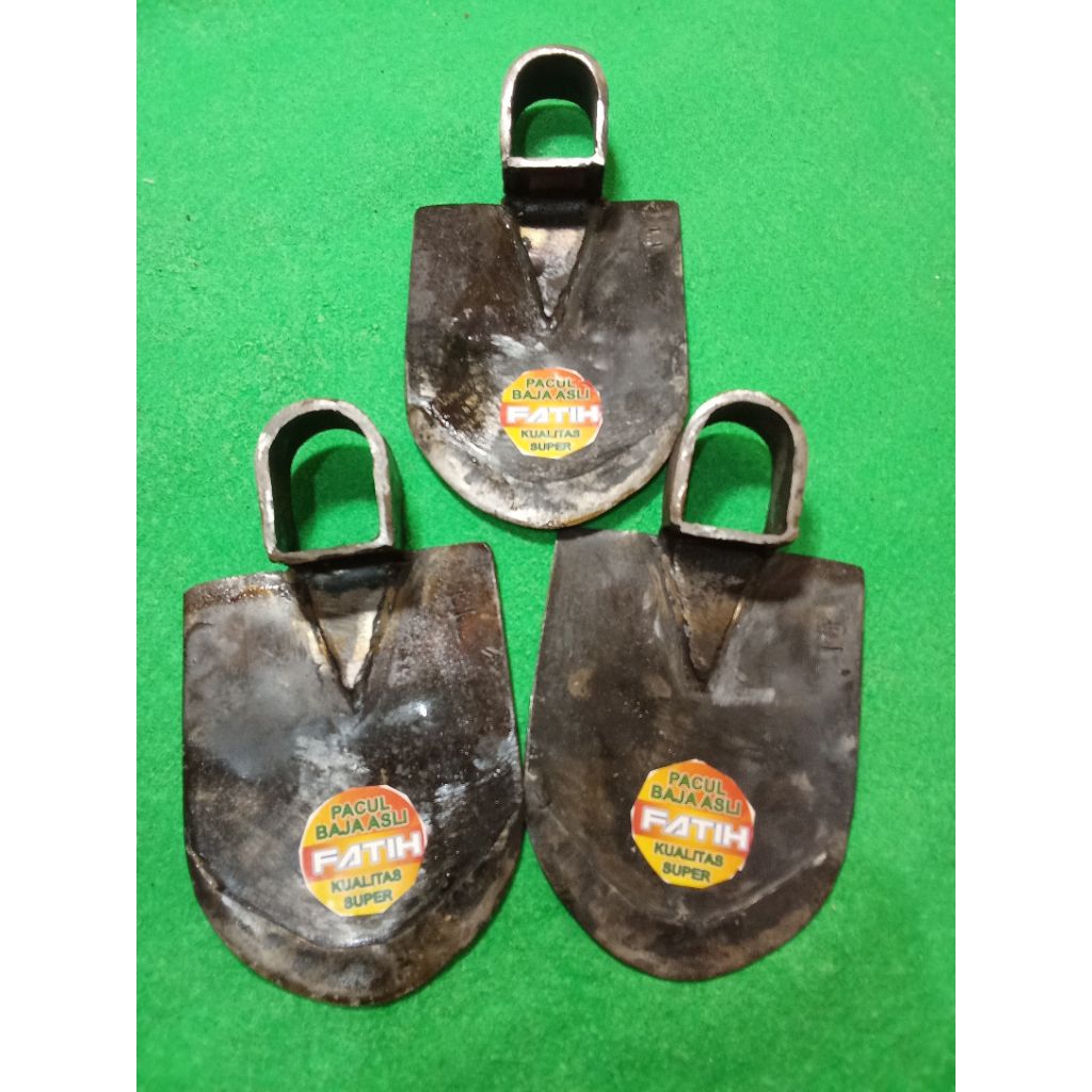 cangkul / pacul terekan kecil khusus untuk rumput