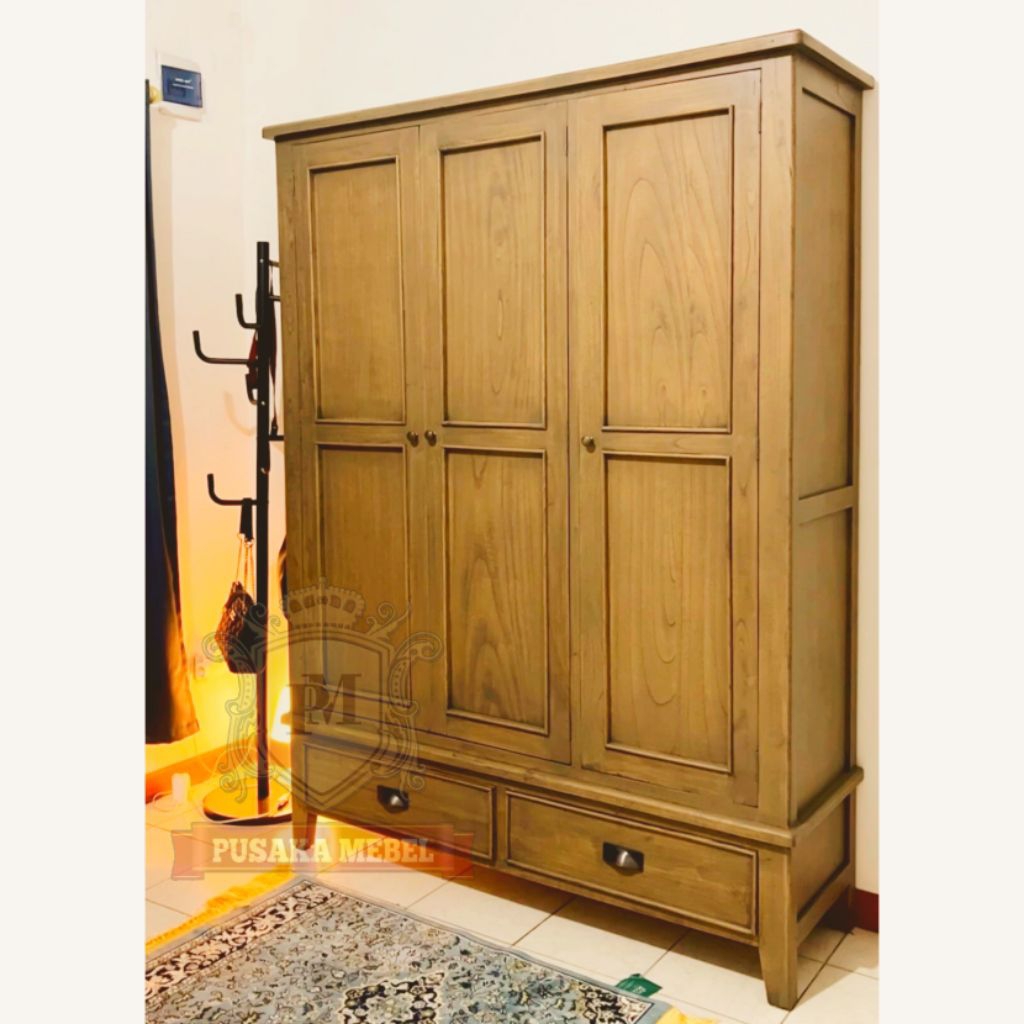 lamari pakaian 3 pintu model minimalis kayu jati solid