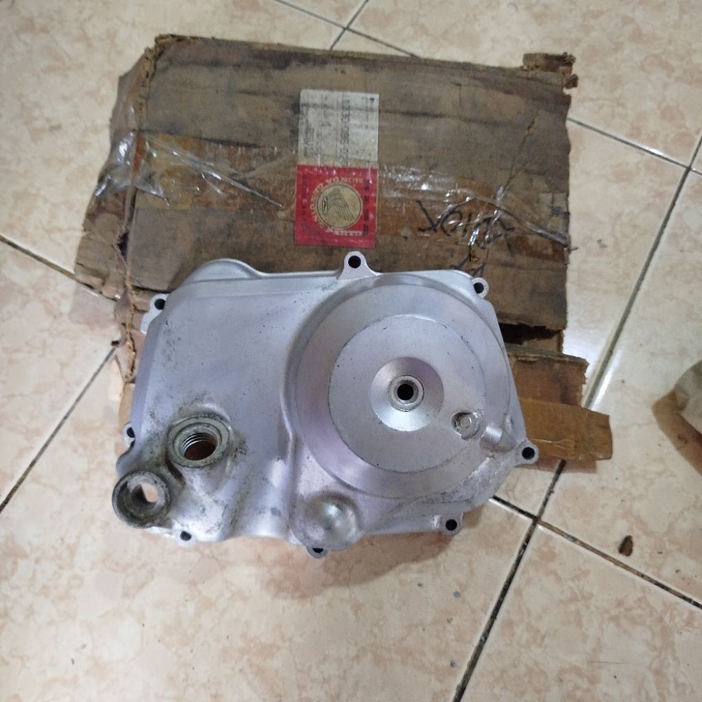 Cover Crankcase Tutup Blok Mesin Bak Kopling Bak Kanan Honda C700 C800 Astrea 800 Original Honda