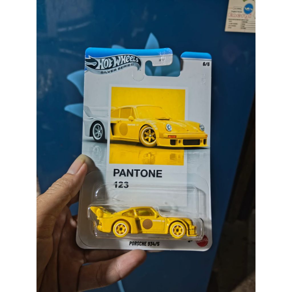 hotwheels Pantone Porsche 934/5