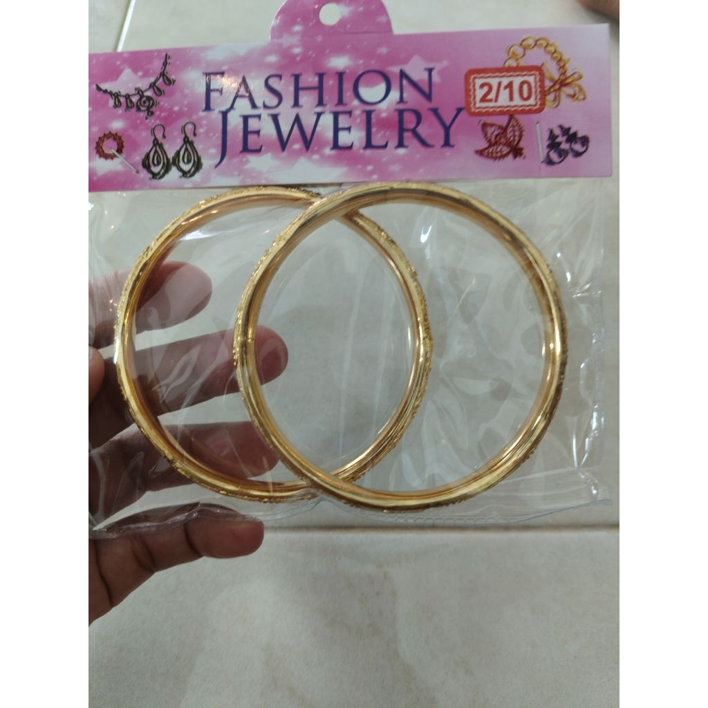 1 pasang gelang merk LOVISA,, original from malaysia