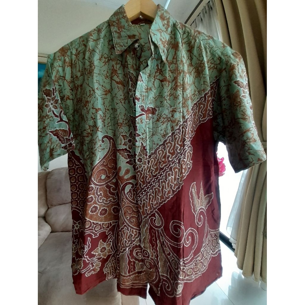 Baju Batik Pria ( Size : LD 114 / P 72 ) Preloved Second Branded