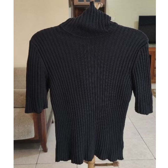Turtleneck knit sweater hitam