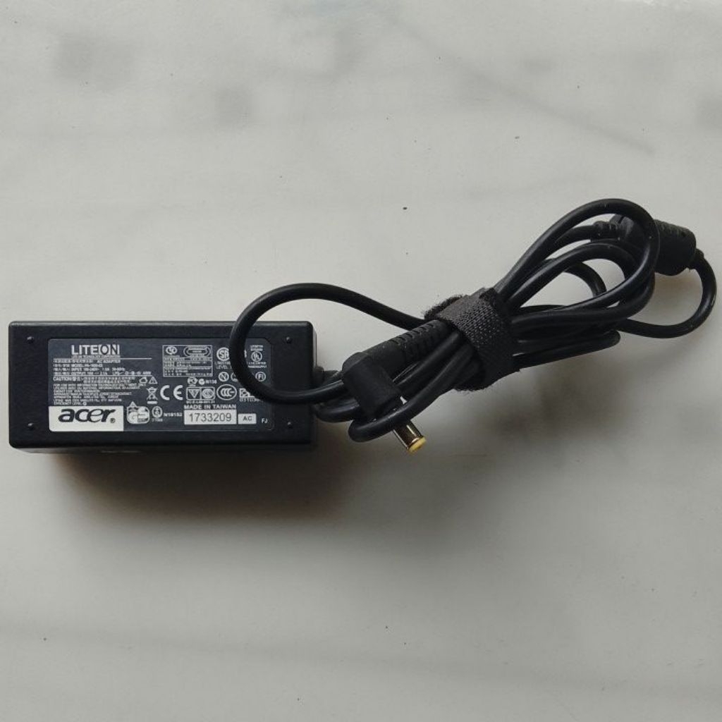 Adaptor 18 volt 19volt 1A, 2A, 3A, 4A