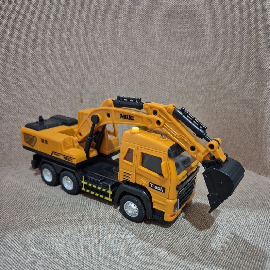 Preloved - Mainan Anak Truck Excavator & Police Car Musik