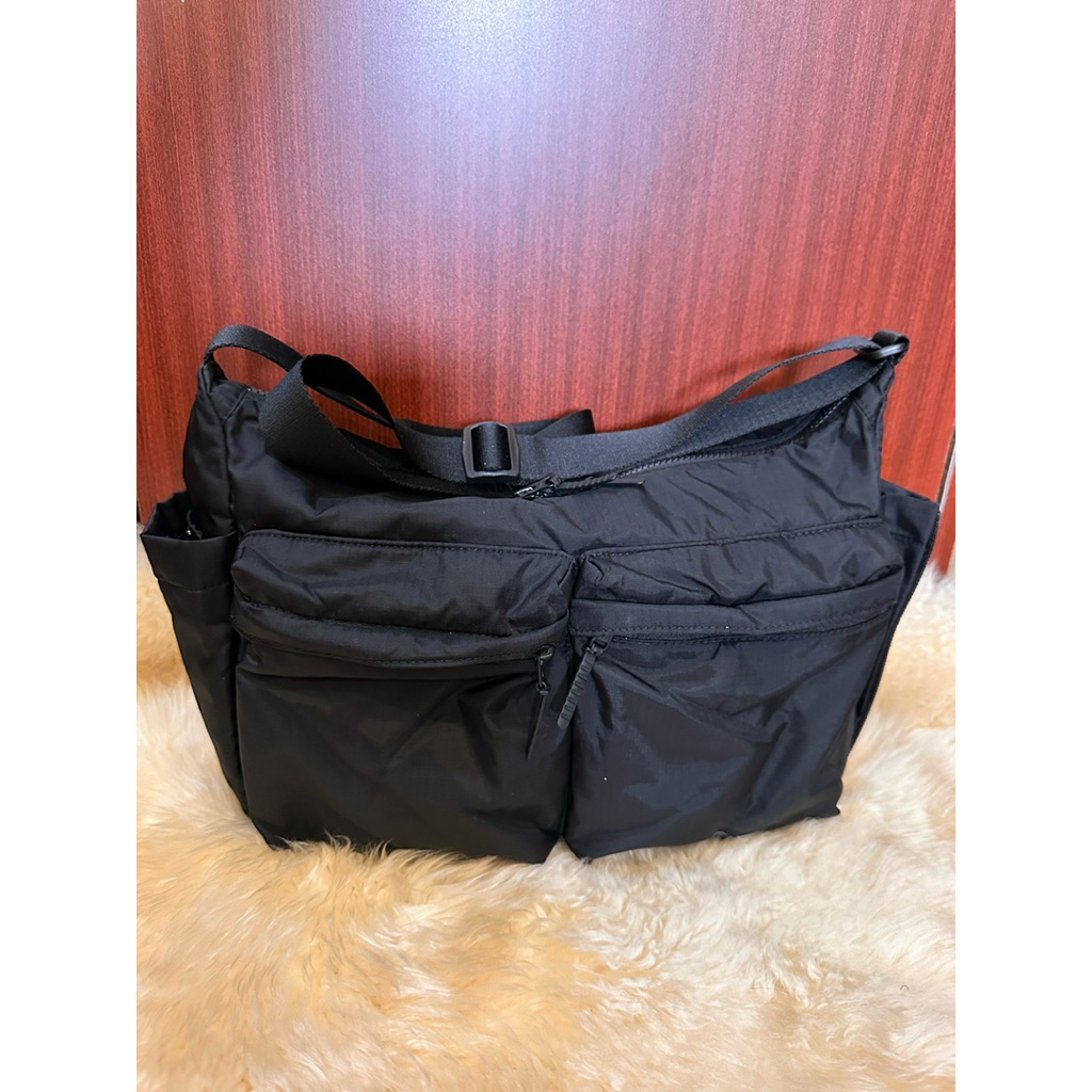 tas SLEMPANG Uniqlo besar wanita