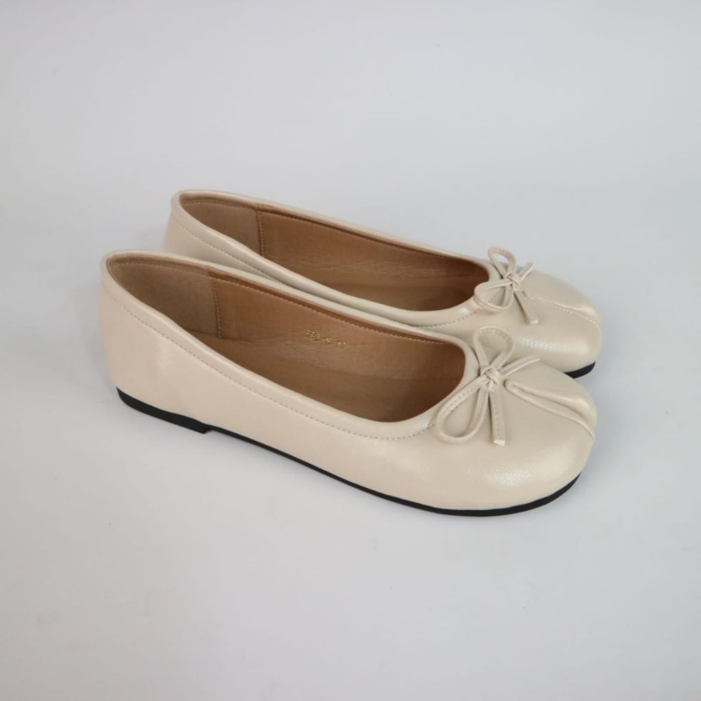 Flat Shoes Wanita CL Aiko Tabi Cream Sepatu Tabi Wanita Flat Elegan