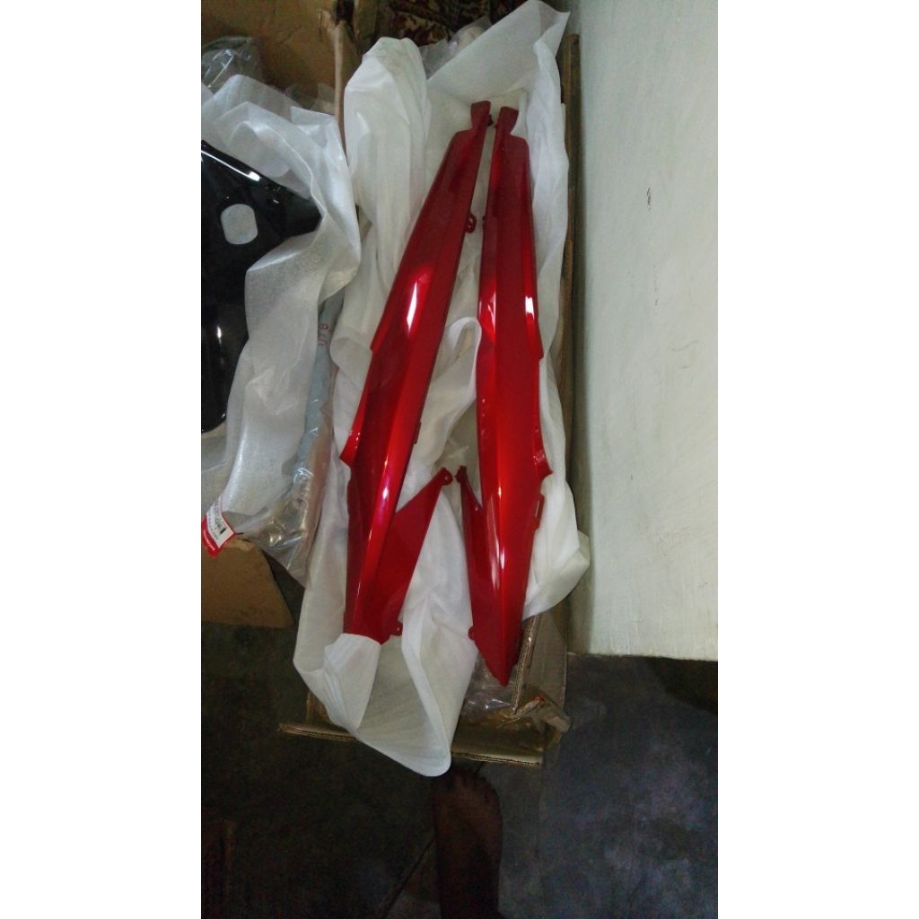 cover kiri kana Revo AT Matic Merah  / cover bodi Left Revo matic/ AT