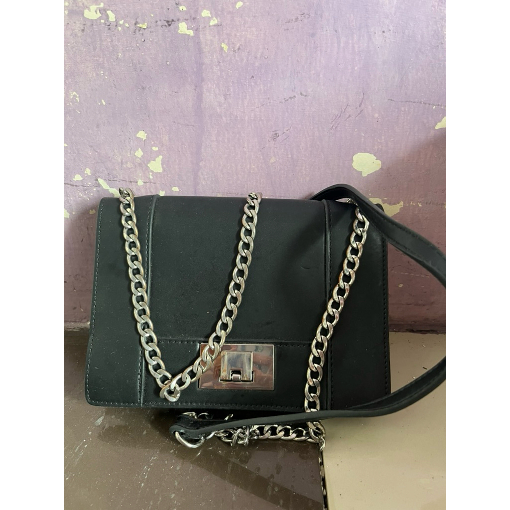 Tas merk Stradivarius preloved murah warna hitam Turun Harga