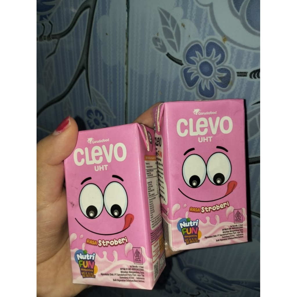 SUSU UHT STRAWBERRY CLEVO 115ml
