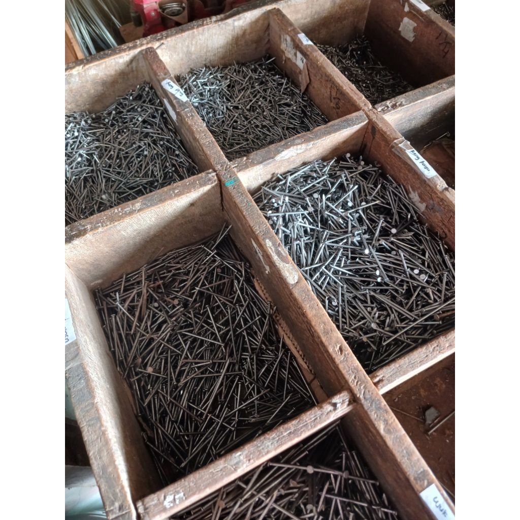 paku dinding/ paku kayu/ paku tembok / paku /paku kecil/ paku besar / paku besi