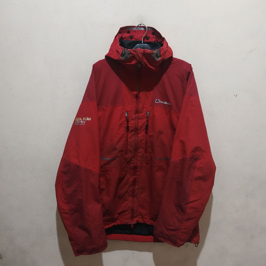 berghaus mera peak goretex gorpcore jacket