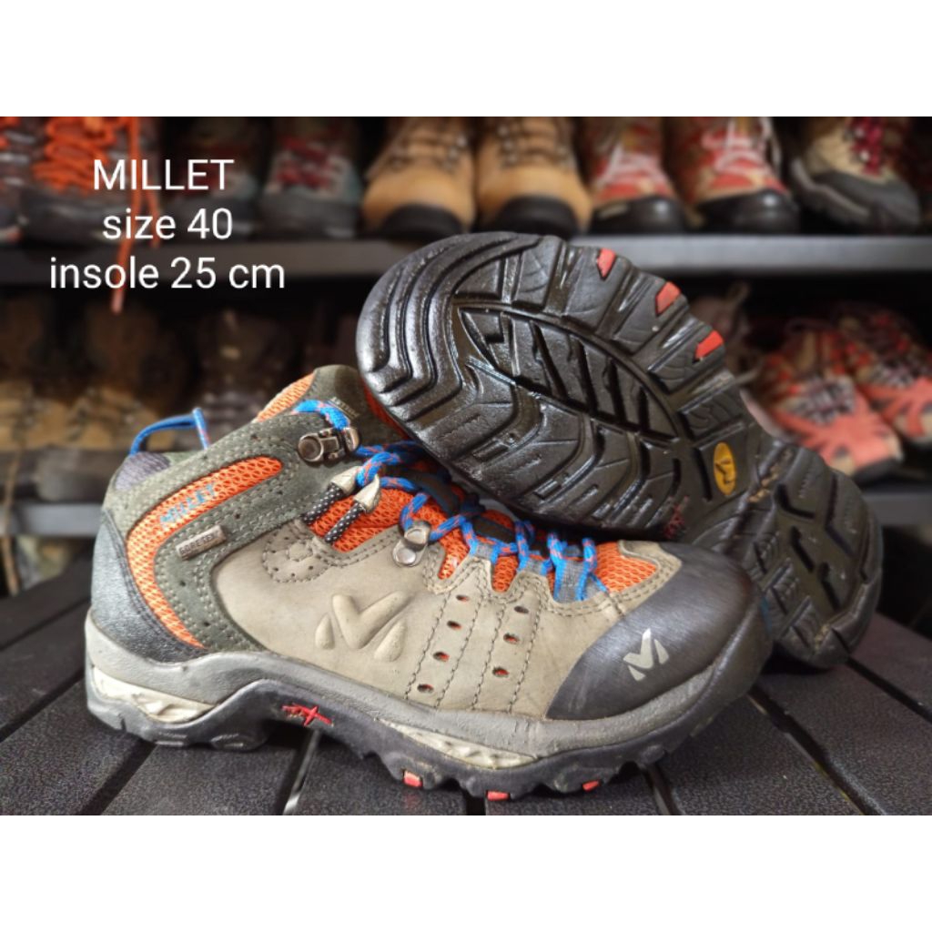 sepatu outdoor second