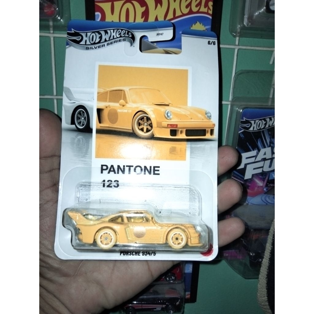 Hotwhlees Porsche 934/5 PANTONE