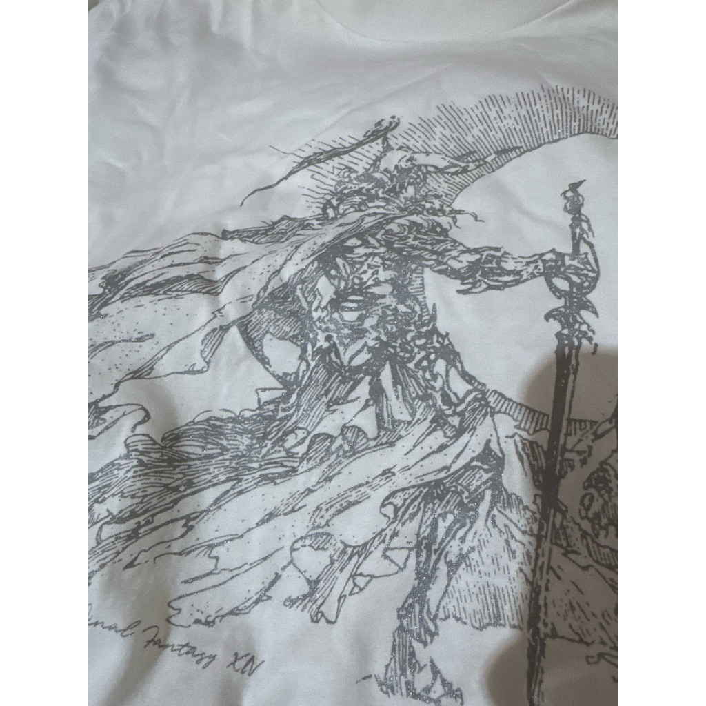 preloved uniqlo UT tshirt x final fantasy XIV size xl