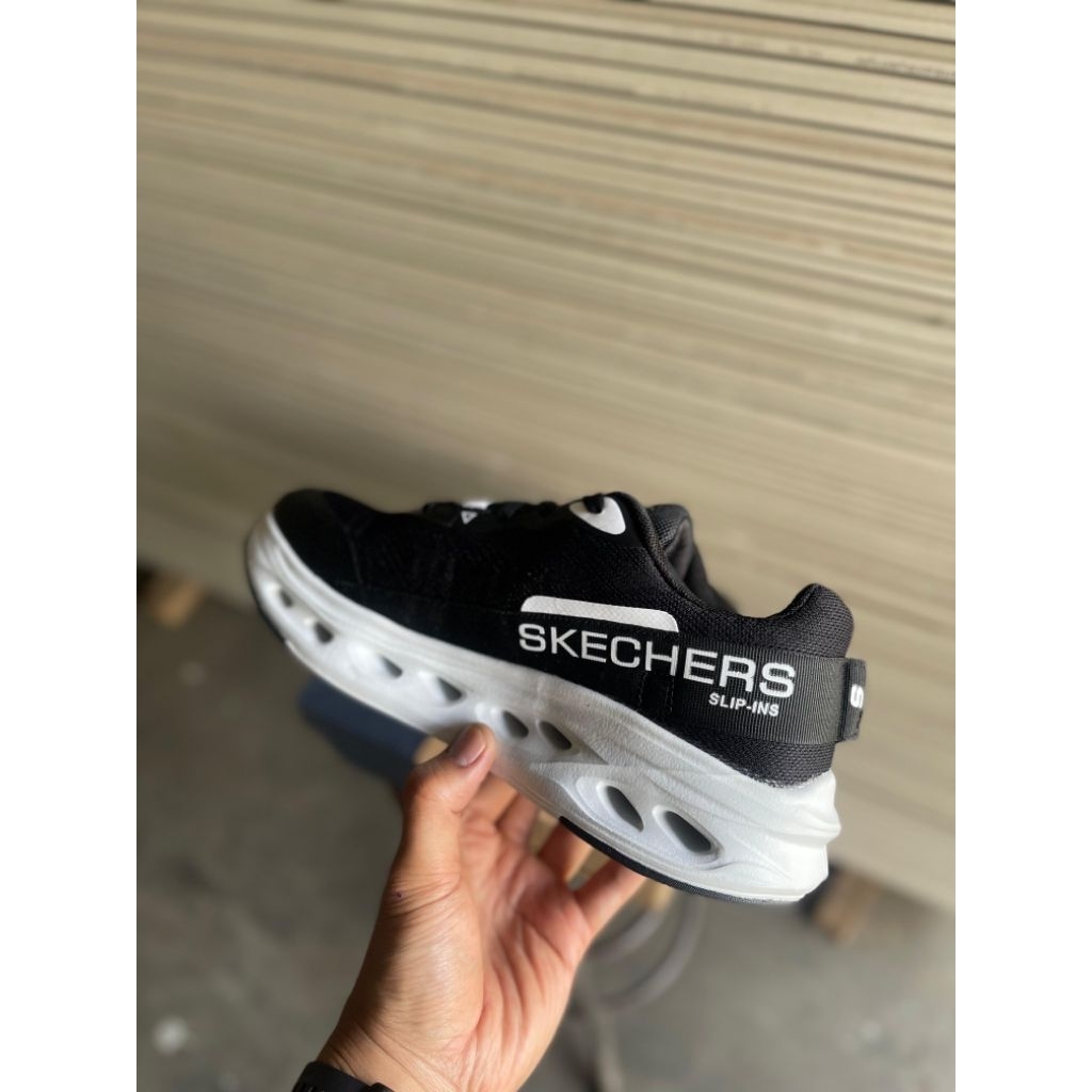 SEPATU RUNNING PRIA SKECHERS SLIP-INS