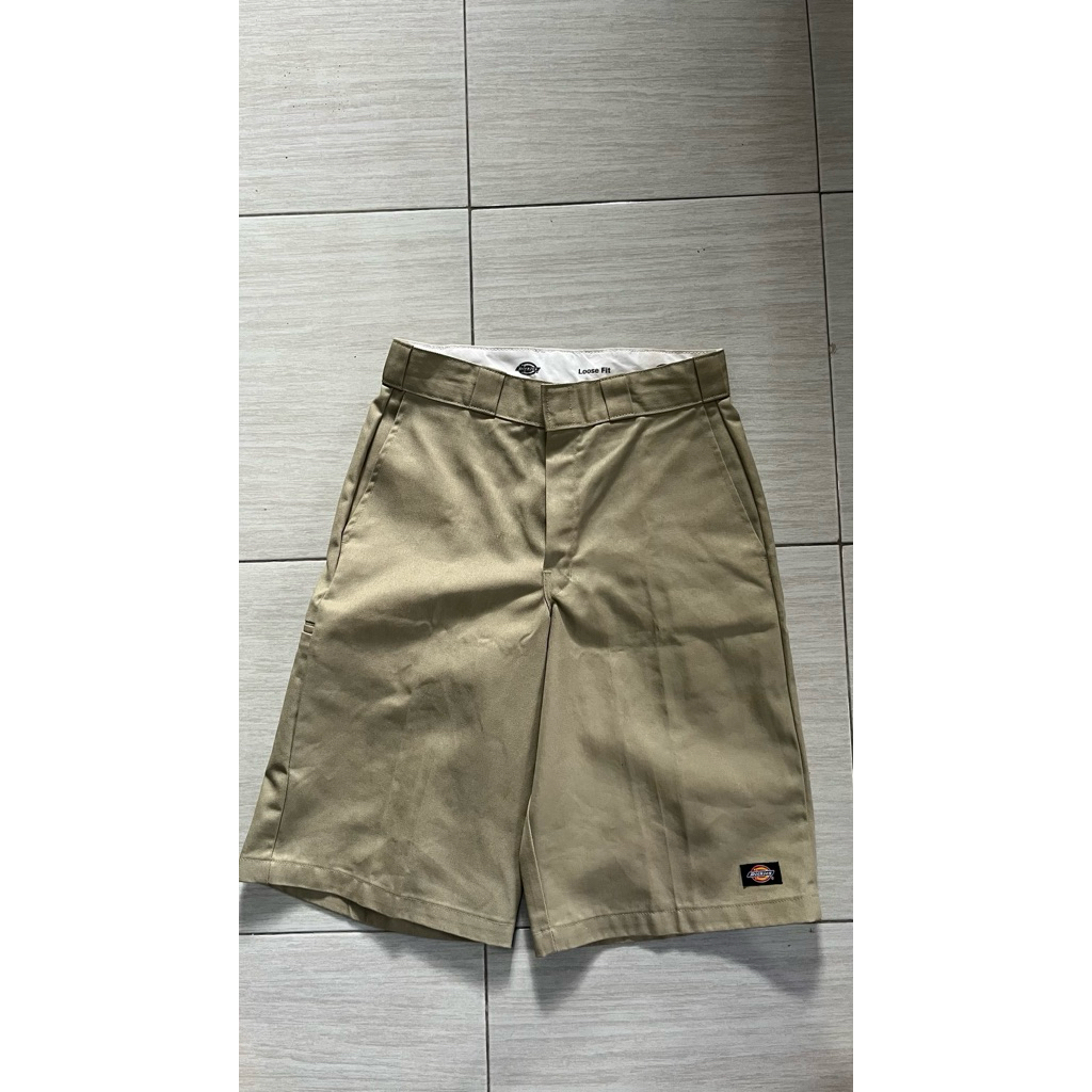 3. Dickies short pants loose fit double knee kaki
