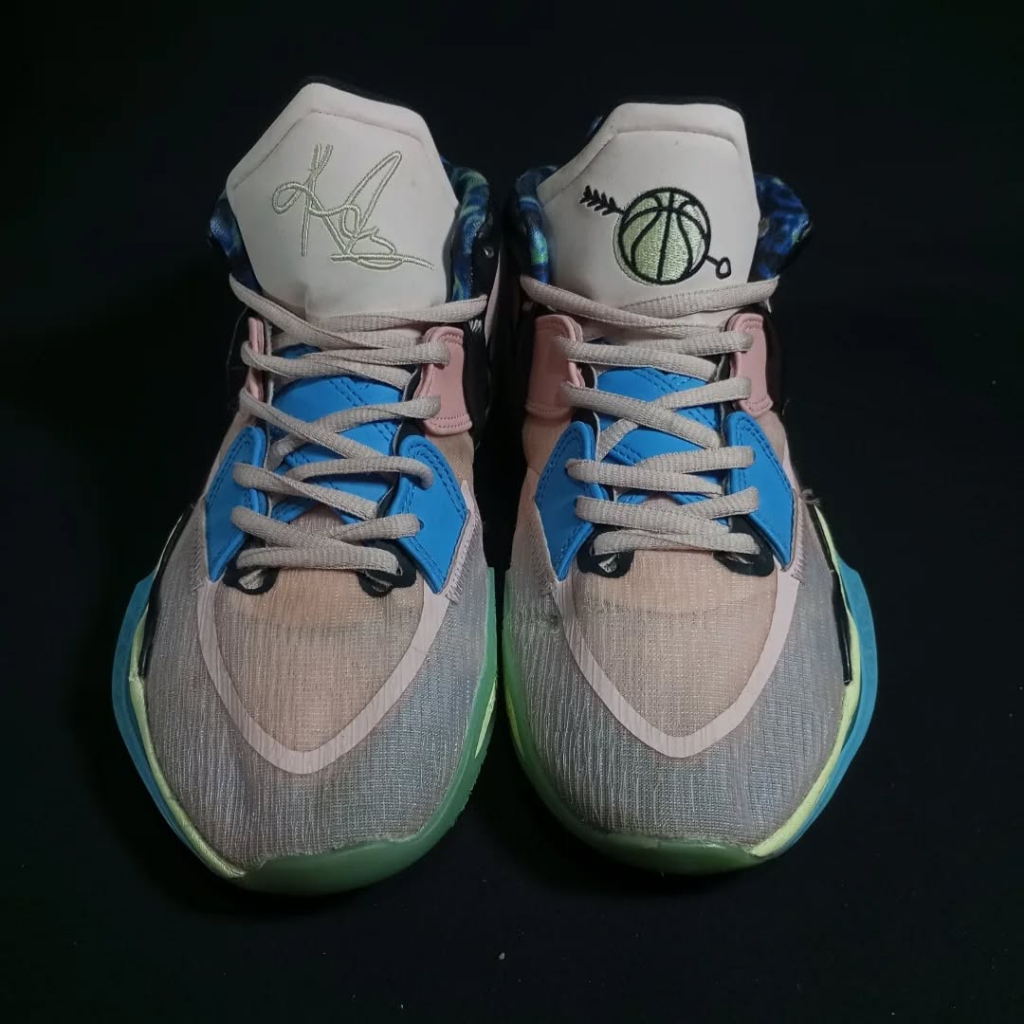PRELOVED SEPATU BASKET KYRIE 8 INVINITY SIZE 41 SECOND