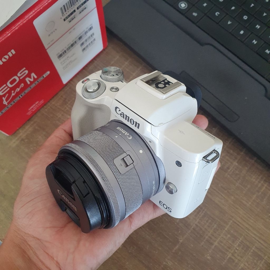 Mirrorless Canon EOS Kiss M