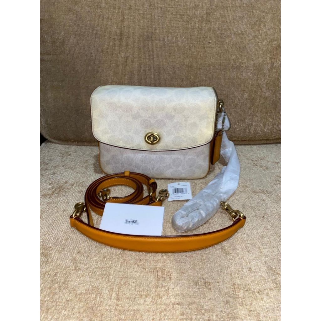 Preloved Authentic Coach Cassie Signature Chalk Polen