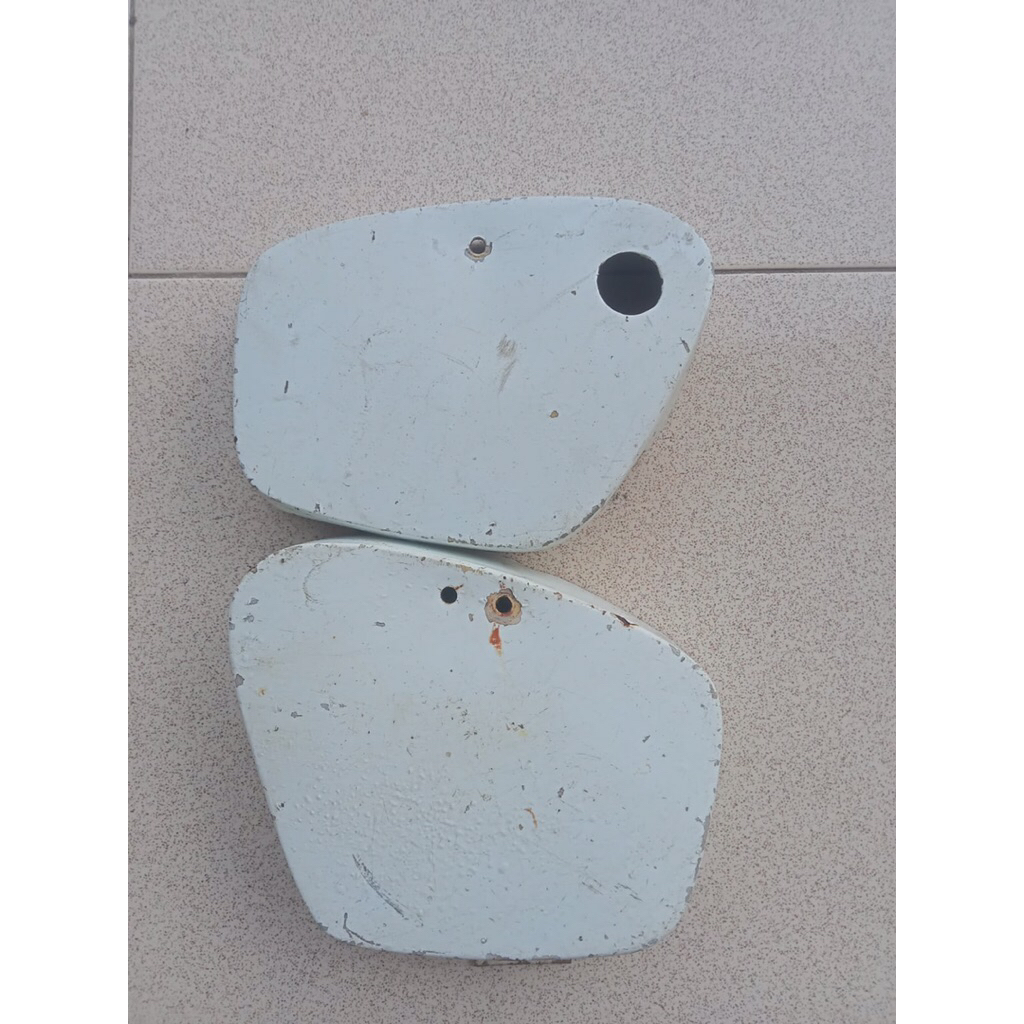 COVER BOX AKI HONDA C50,PISPOT