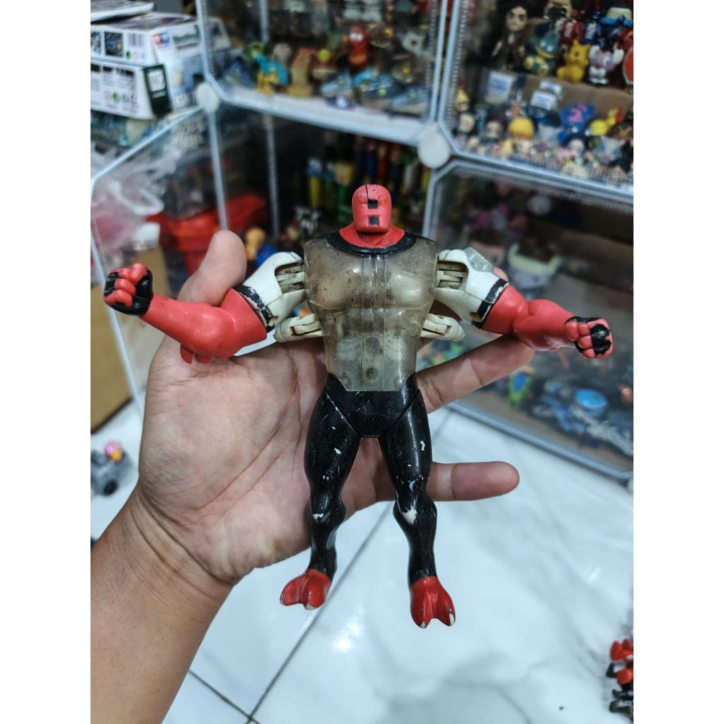 junk figure monster ben 10 four arms