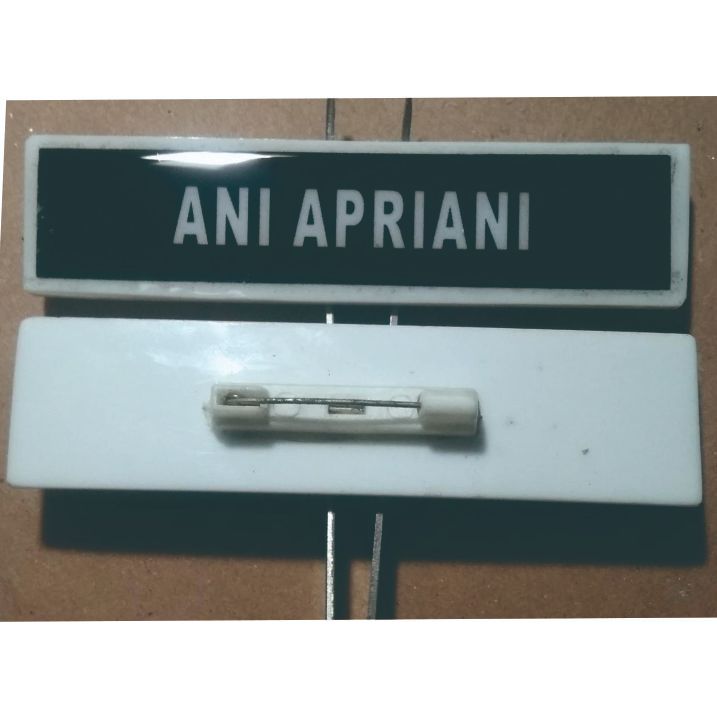 NameTag Akrilik  resin bening putih 2mm peniti dan