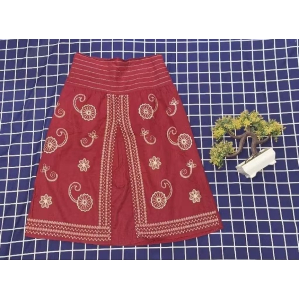 rok batik merah maroon