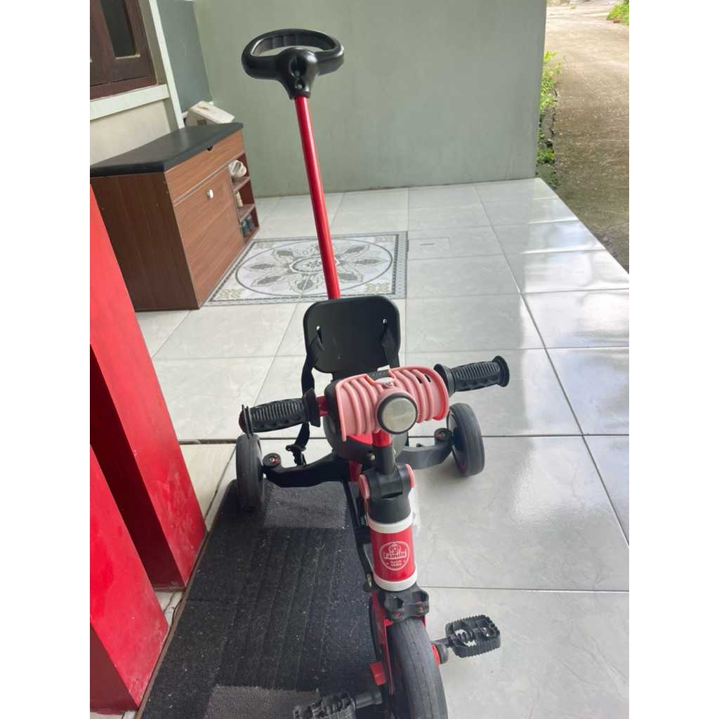 Preloved Sepeda anak Roda Tiga merk Family