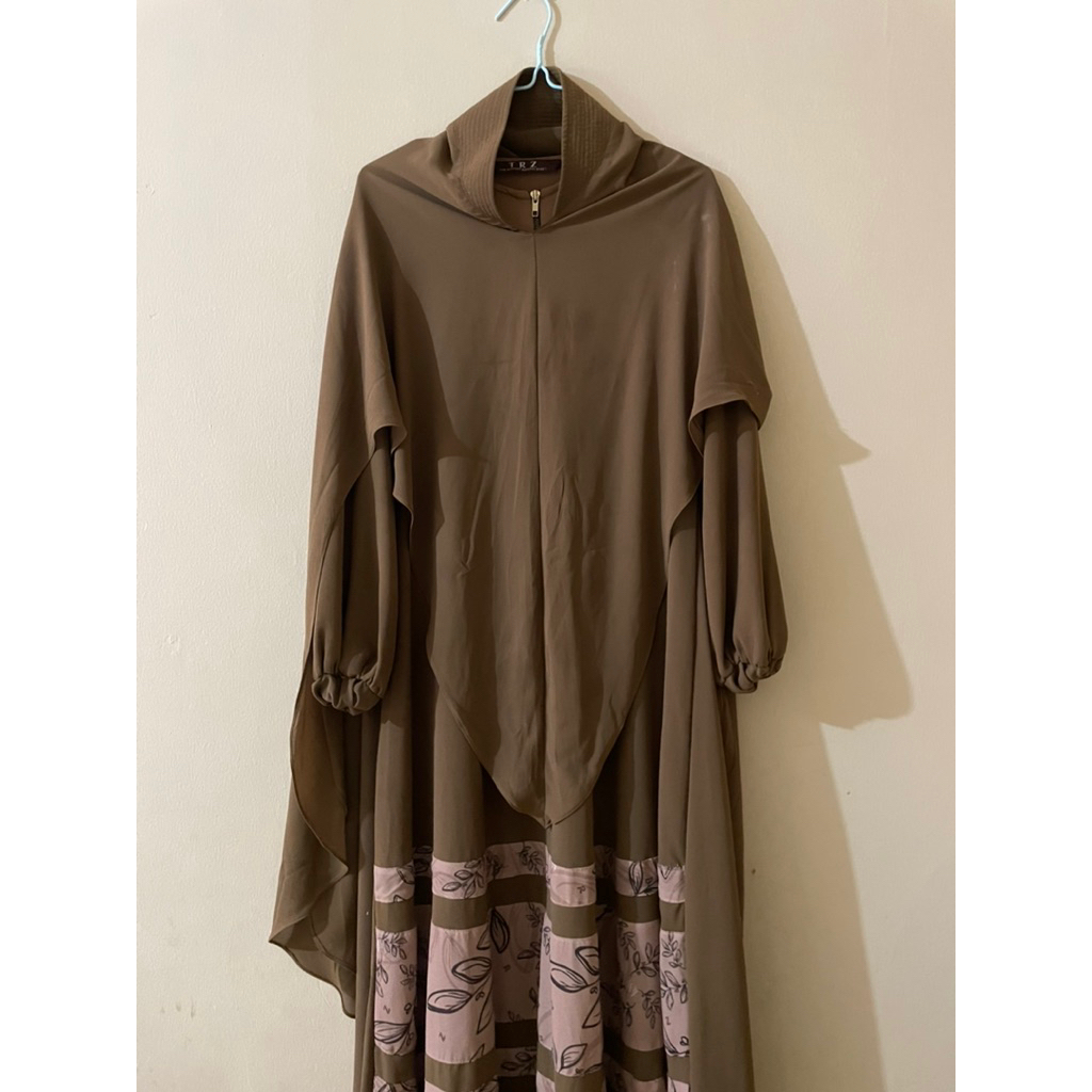 Preloved dress syari by TRZ.her  / sangat baik / satu set