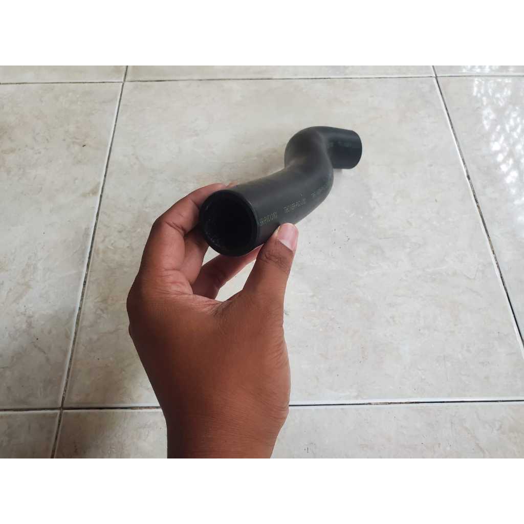 Selang tangki bensin mobil