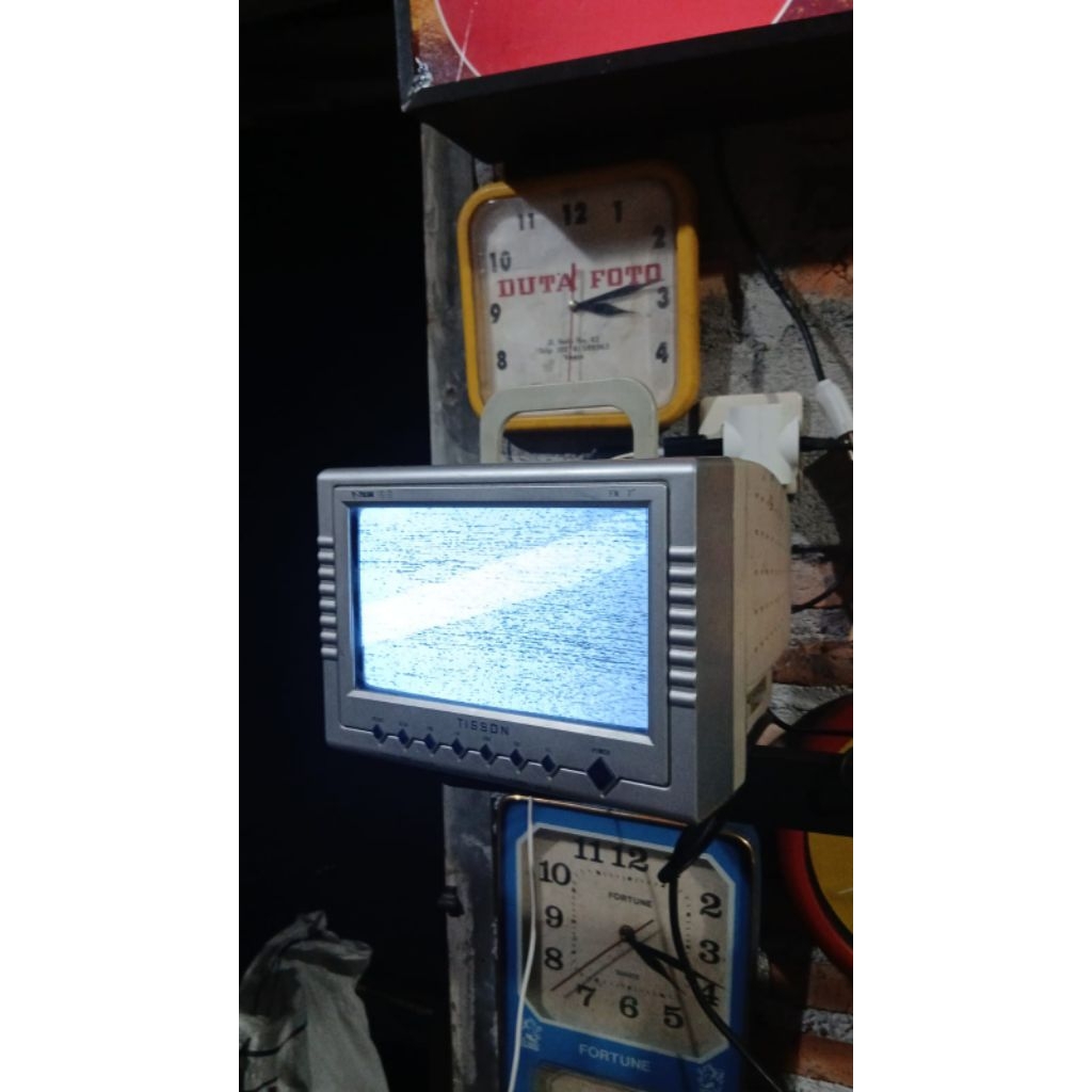tv mini normal 275rb jadul antik kuno lawas vintage display pecah sedikit