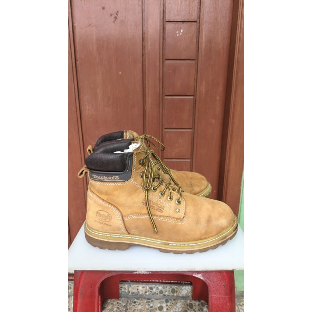sepatu boots dockers size 42/27