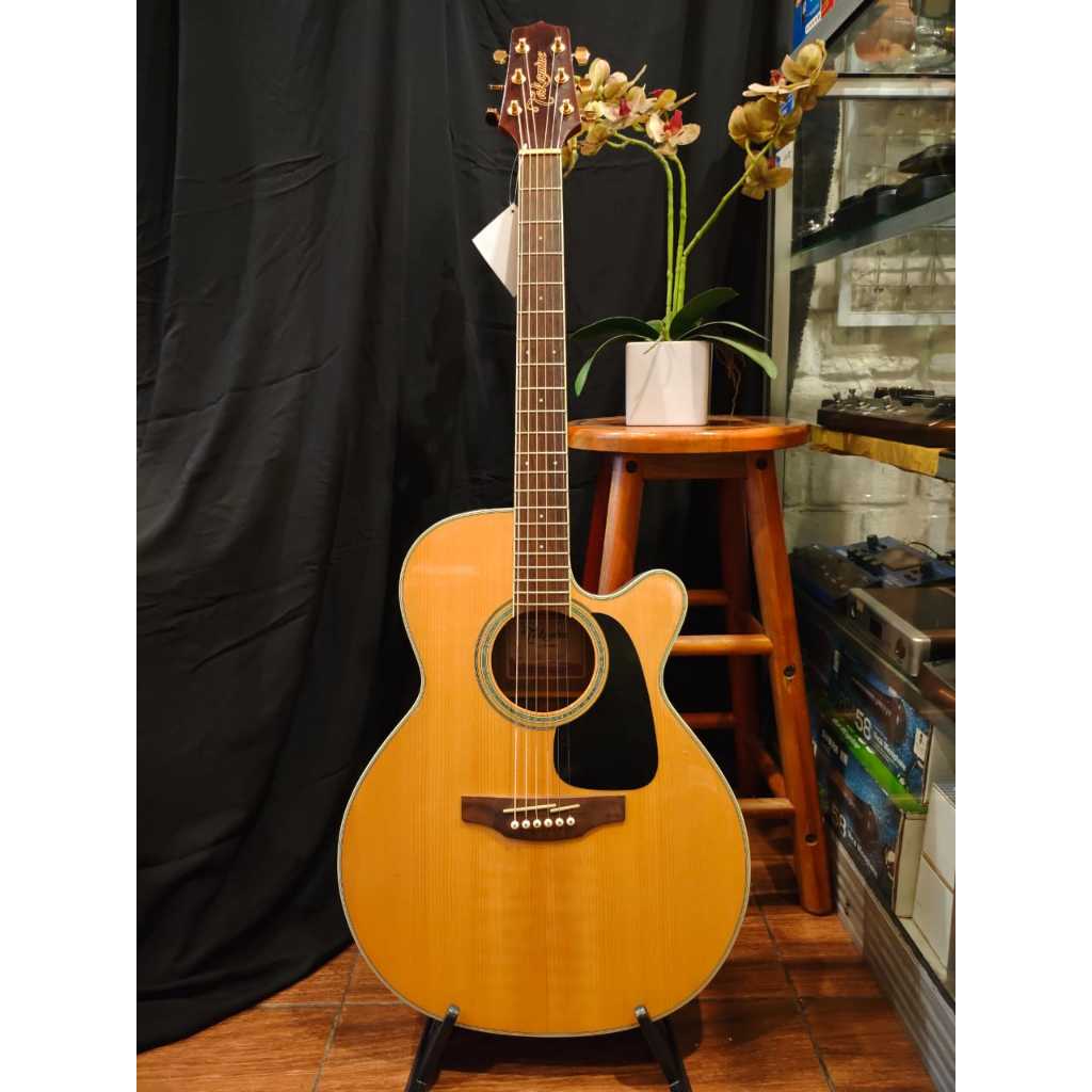TAKAMINE GN51CE NAT ACCOUSTIC GUITAR